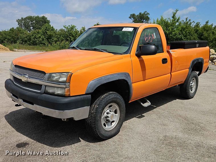 2004 Chevrolet Silverado 2500HD pickup truck - FN5712