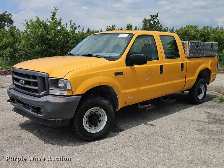 2003 Ford F250 Super Duty Crew Cab pickup truck - FN5715