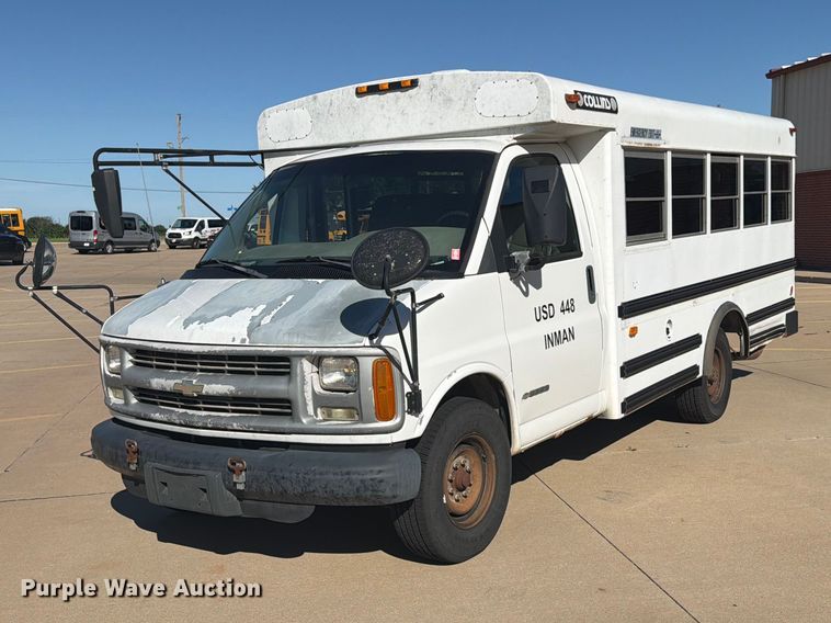 2001 Chevrolet Express 3500 shuttle bus - NA9542