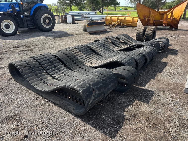(11) skid steer tracks - NJ9086
