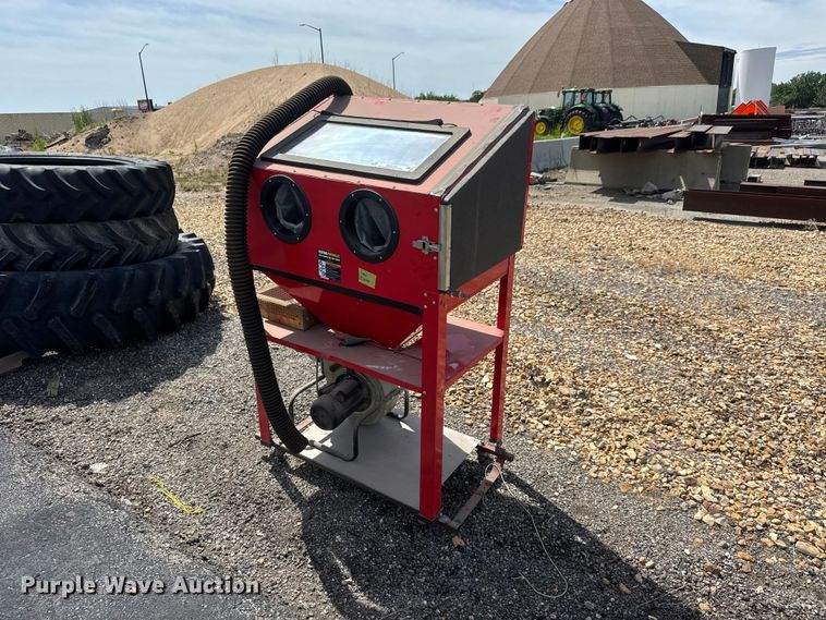 Central Pneumatic sand blast cabinet - NJ9102