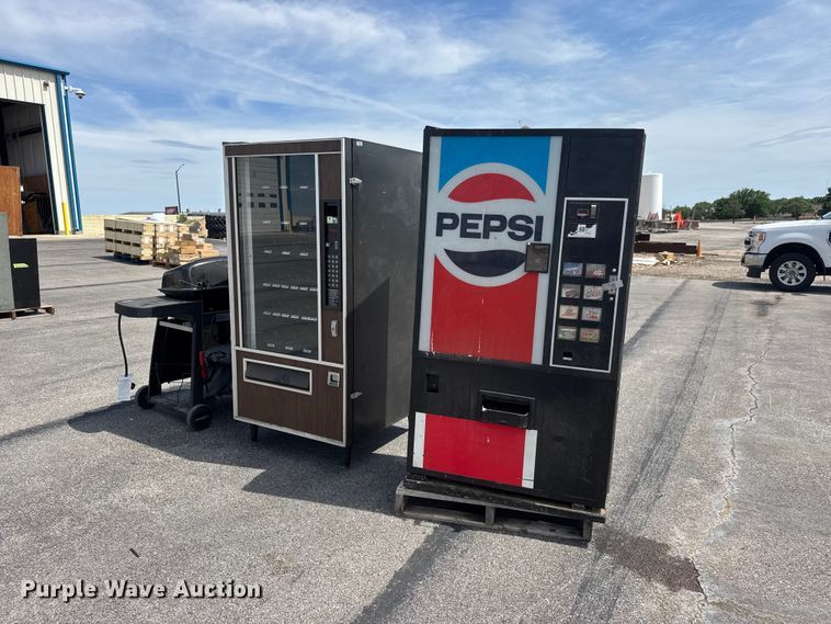(2) vending machines - NJ9120