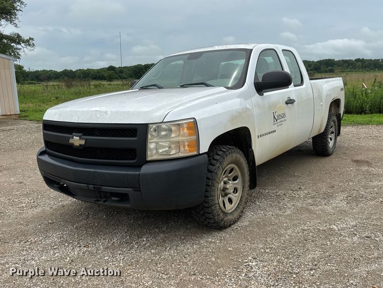 2008 Chevrolet Silverado 1500 Ext. Cab pickup truck - NJ9139