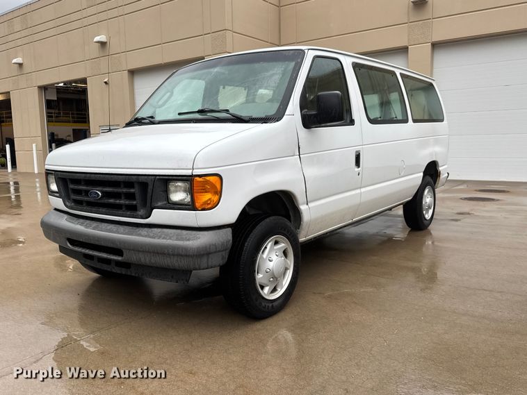 2007 Ford E350 Super Duty XL van - NJ9153