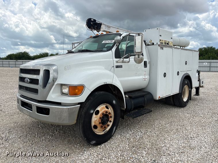 2009 Ford F750 utility / service truck - YA3701