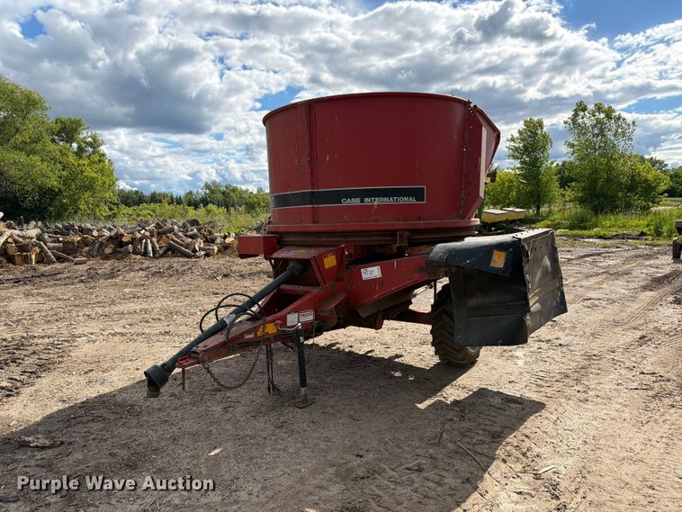 Case 8610 bale processor - DQ7903
