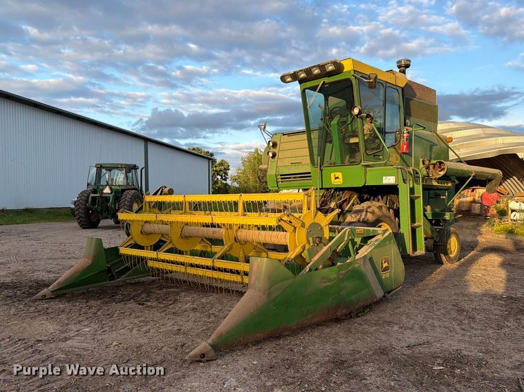 John Deere 4400 combine - DQ7915