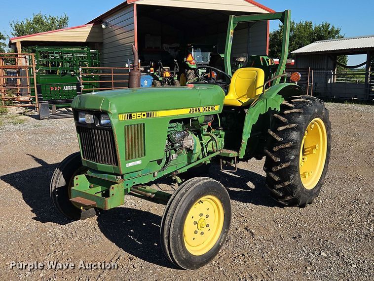 1984 John Deere 950 tractor - EO8515