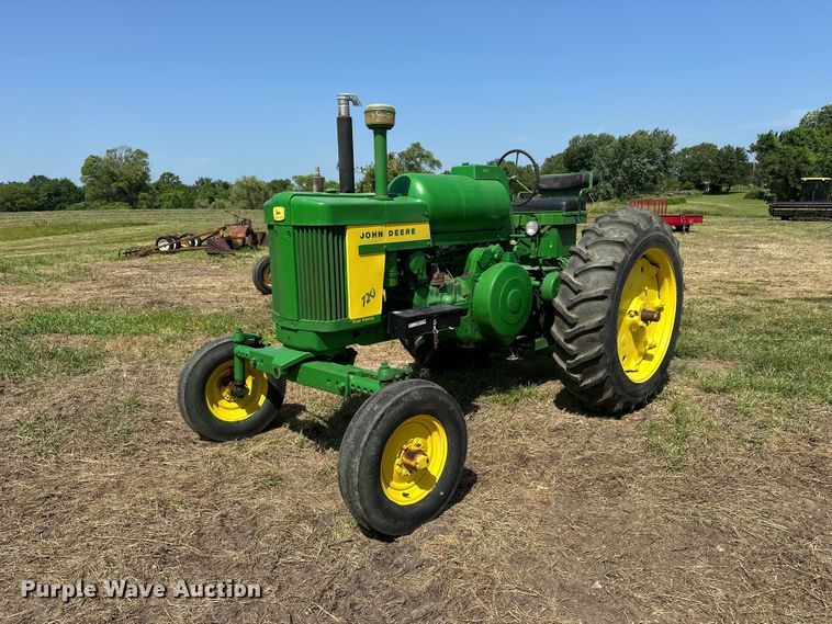1957 John Deere 720 LP tractor - ES6513