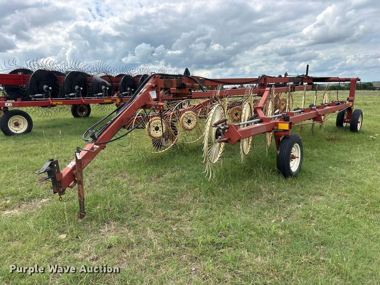 Hesston 3986 hay rake - ET2235