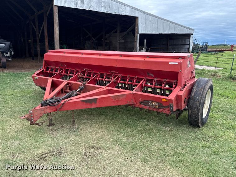 International Harvester 5100 grain drill - ET6351