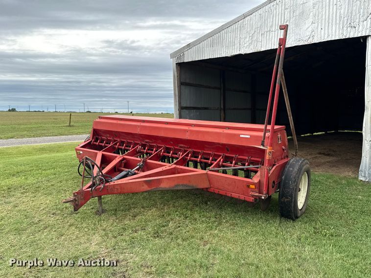 International Harvester 5100 grain drill - ET6352