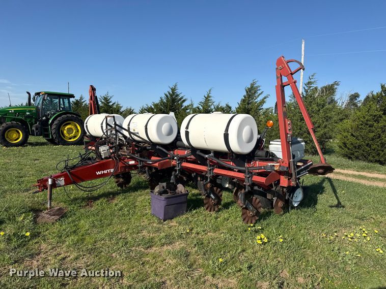 White 6100 no-till planter - FB6895