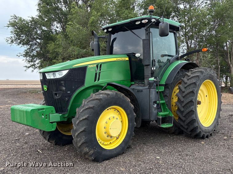 2014 John Deere 7250R MFWD tractor - FC2352