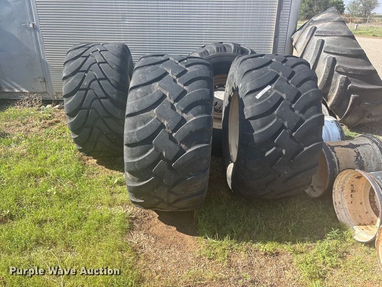 (4) 650/55R26.5 tires and wheels - FC2452