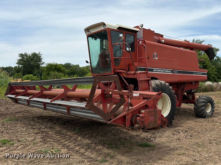 International Harvester 1480 Axial-Flow combine - FK3136
