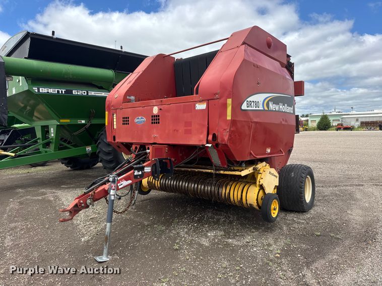New Holland BR780A round baler - NJ9123