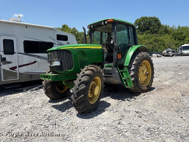2004 John Deere 7320 MFWD tractor - YA3873