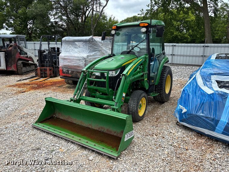 2014 John Deere 3046R MFWD tractor - YA3960