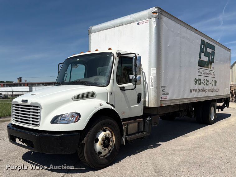 2013 Freightliner M2 106 box truck - DQ7882