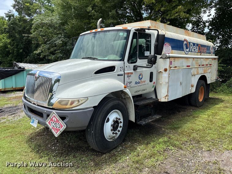 2011 International 4300 fuel truck - DU6344