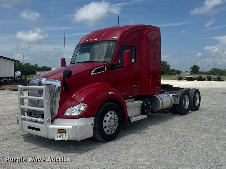 2016 Kenworth T680 semi truck - DV2021