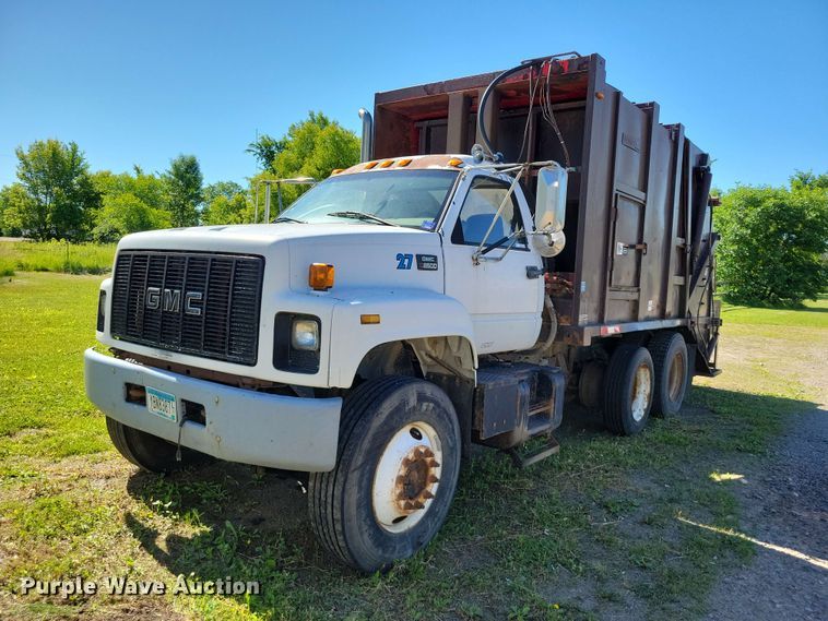 2002 GMC C8500 refuse truck - DZ7340