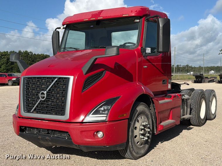 2019 Volvo VNR semi truck - ED5318
