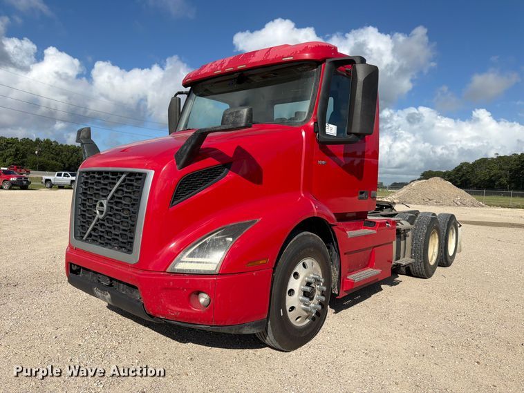 2019 Volvo VNR semi truck - ED5320