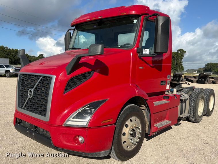 2020 Volvo VNR semi truck - ED5321