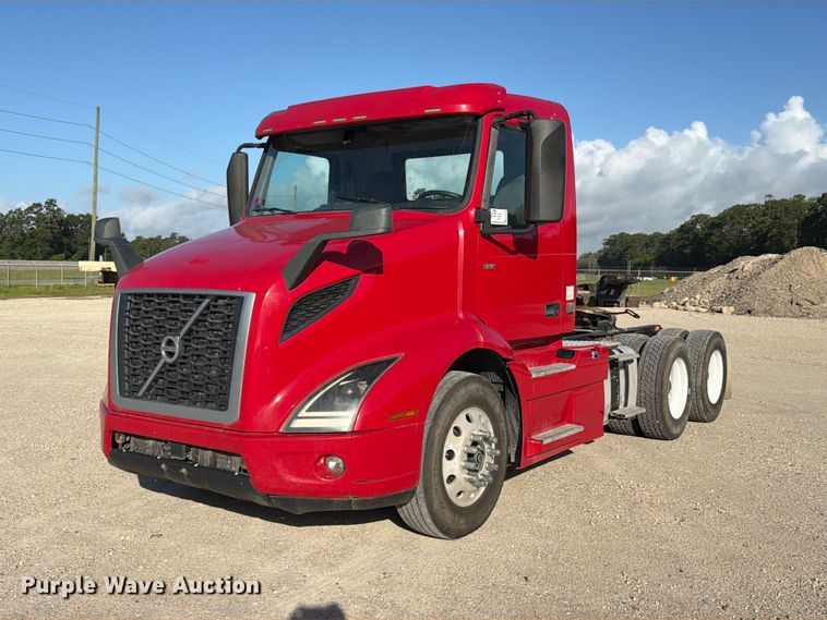 2019 Volvo VNR semi truck - ED5322