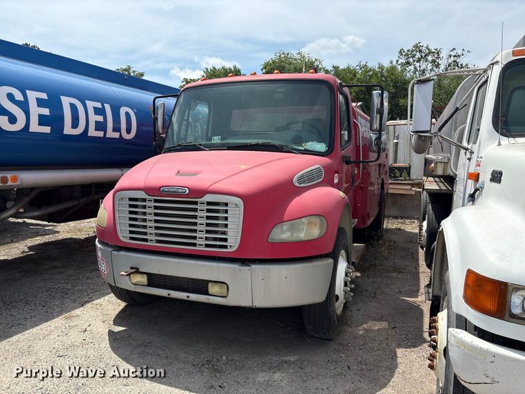 2004 Freightliner Business Class M2 fuel truck - EF1245