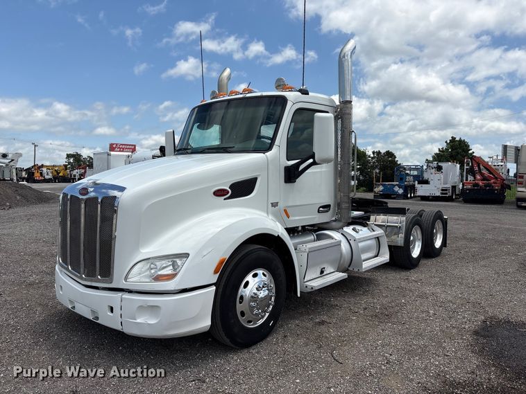 2013 Peterbilt 579 semi truck - EG9188