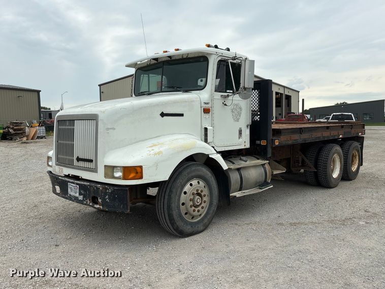 1995 International 9200 flatbed truck - EI5847