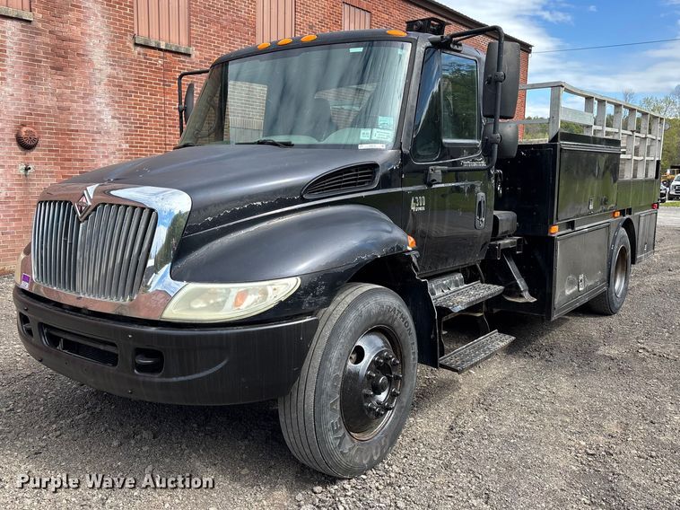 2004 International 4300 utility / service truck - EM0103
