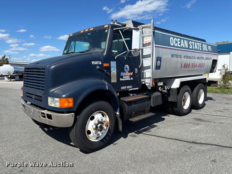 1995 International 8100 fuel truck - EM0107