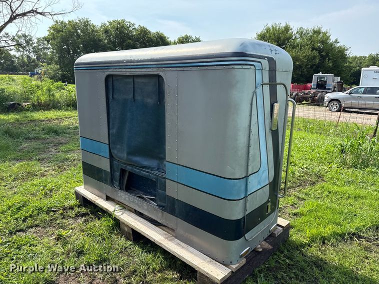 Peterbilt 359 sleeper cab - EN0353