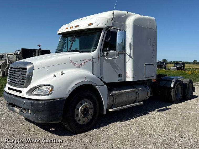 2007 Freightliner Columbia semi truck - EN0420