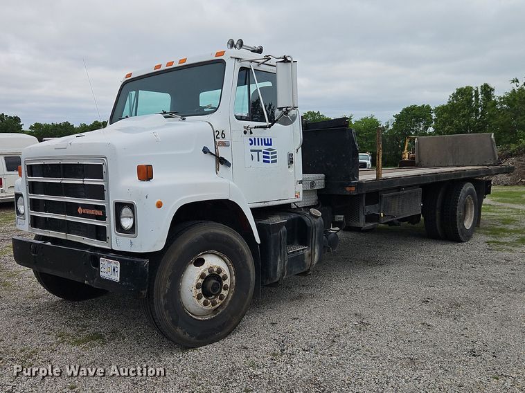 1985 International  2375 rollback truck - EO7283