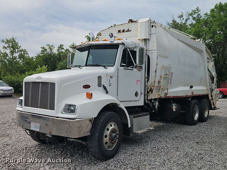 2004 Peterbilt 330 refuse truck - EO8506