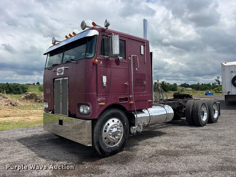 1979 Peterbilt 352 semi truck - ET2230