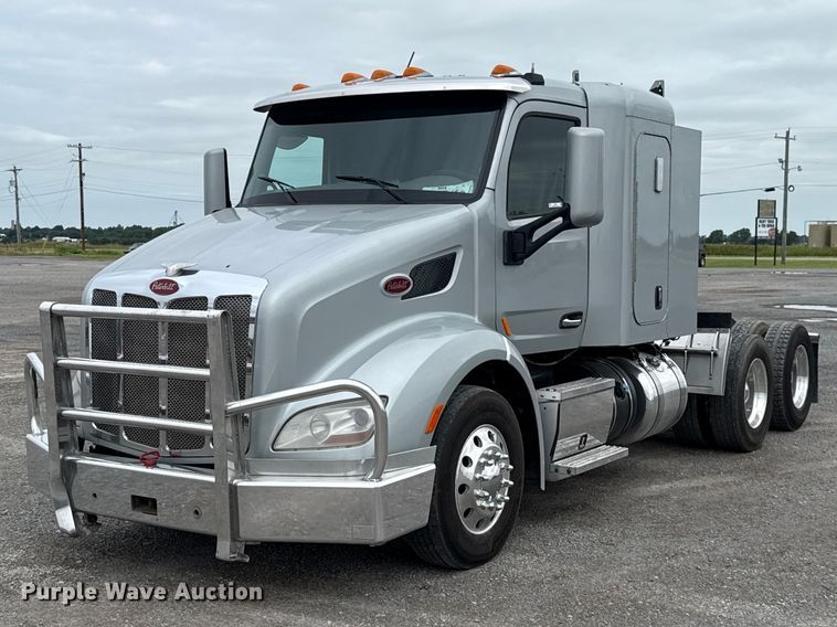 2015 Peterbilt  579 semi truck - ET6314