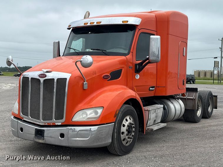 2016 Peterbilt 579 semi truck - ET6346