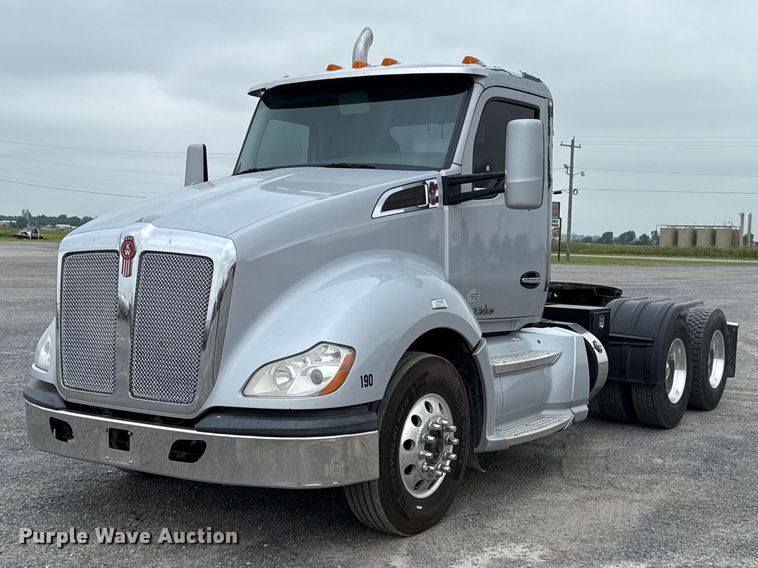 2016 Kenworth T680 semi truck - ET6347