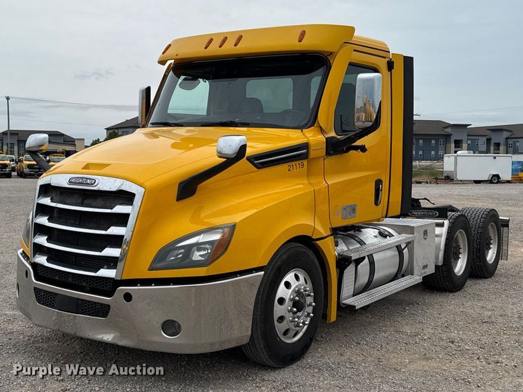 2021 Freightliner Cascadia 126 semi truck - ET6365