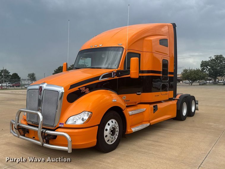 2017 Kenworth T680 semi truck - EW4934