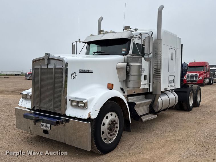 1999 Kenworth W900B semi truck - FB6791