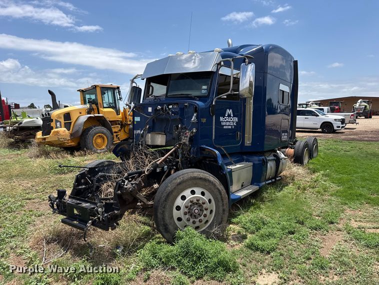 2013 Peterbilt 386 semi truck - FB6801