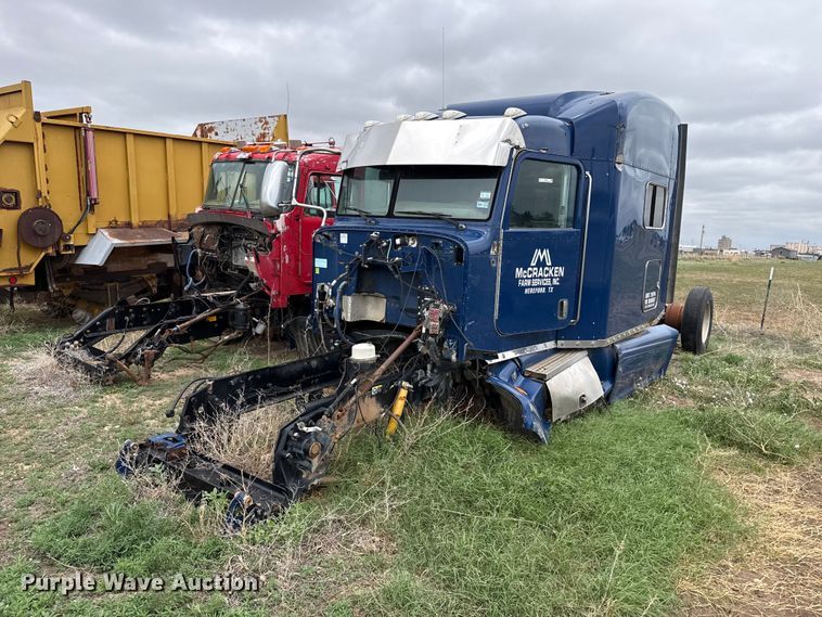2013 Peterbilt 386 semi truck - FB6804