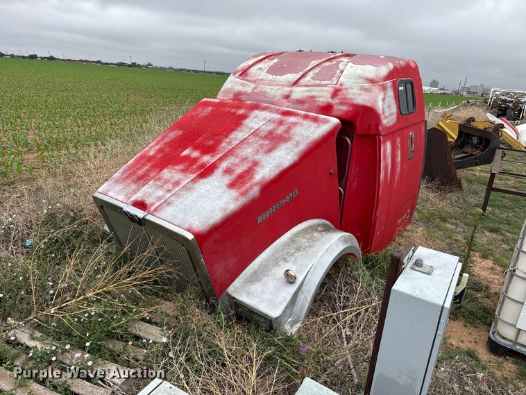 Western Star truck hood and 72" sleeper - FB6812
